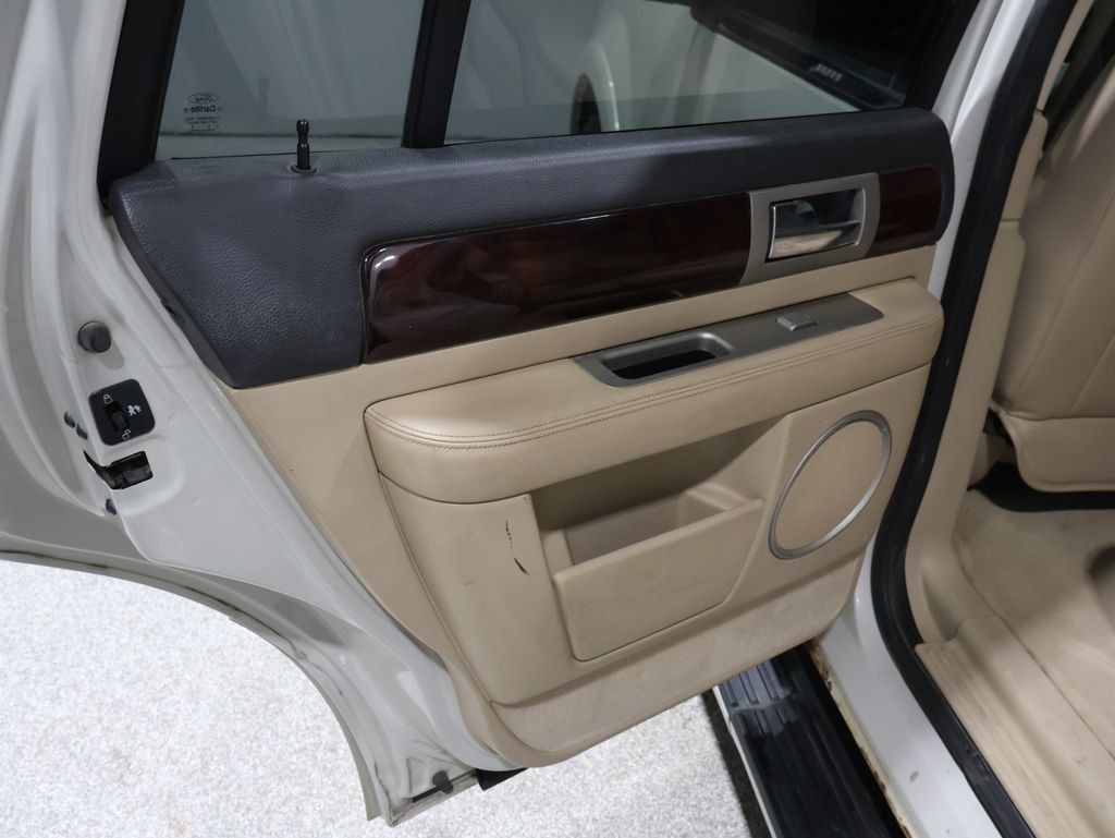 Used 2006 Lincoln Navigator Luxury AWD/4WD image 24