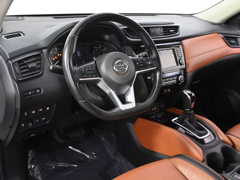 Used 2018 Nissan Rogue SL w/ Premium Package AWD/4WD image 12