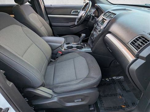Used 2017 Ford Explorer XLT FWD image 29