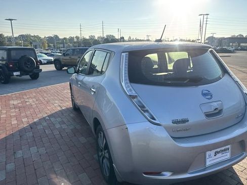 Used 2015 Nissan Leaf SL FWD image 8