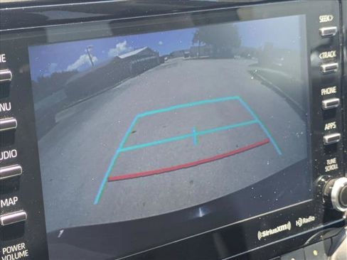 Used 2021 Toyota Highlander XLE FWD image 12