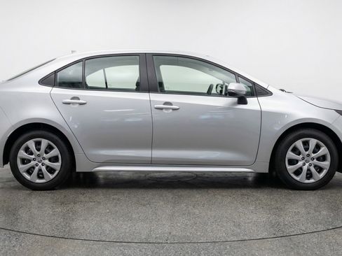 Used 2025 Toyota Corolla LE image 11