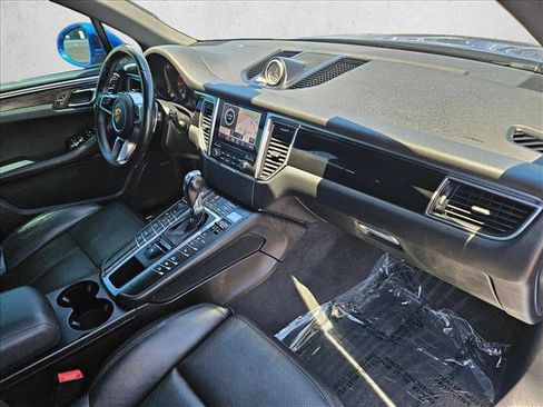 Used 2018 Porsche Macan AWD/4WD image 21