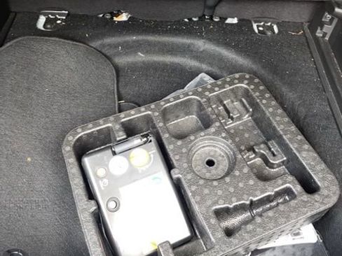 Used 2023 Jeep Compass Limited image 17