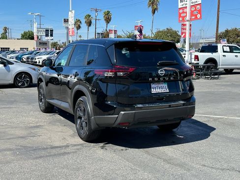 Used 2026 Nissan Rogue SV w/ Cold Weather Package FWD image 4