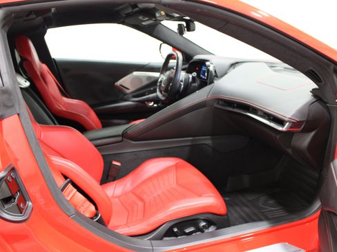 Used 2021 Chevrolet Corvette Stingray Premium Cpe w/ Z51 Performance Package RWD image 27