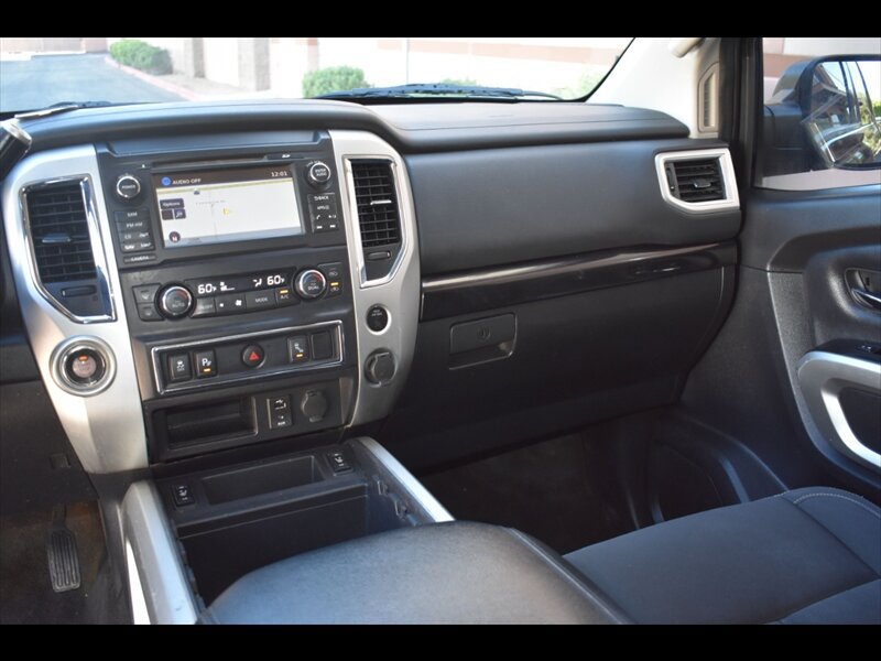 Used 2018 Nissan Titan SV w/ SV Convenience Package RWD image 24