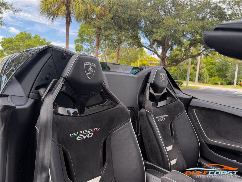 Used 2022 Lamborghini Huracan EVO RWD image 26