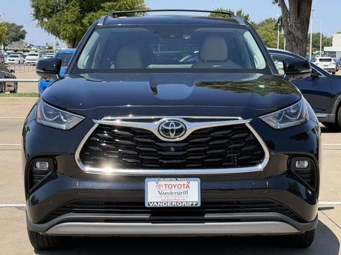 Used 2024 Toyota Highlander Platinum FWD image 8