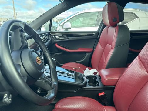 Used 2023 Porsche Macan Turbo image 9