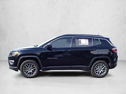 Used 2017 Jeep Compass Latitude AWD/4WD image 2