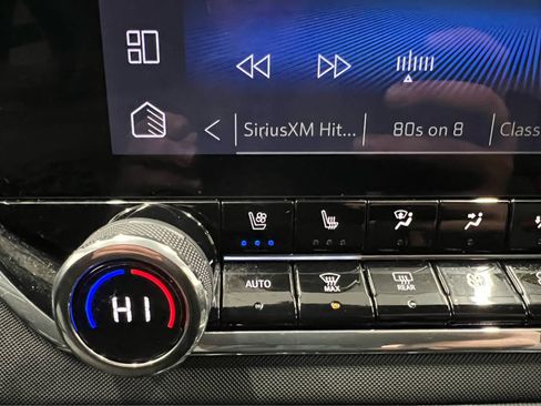 Used 2024 Chevrolet Colorado Z71 w/ Z71 Convenience Package 2 image 25