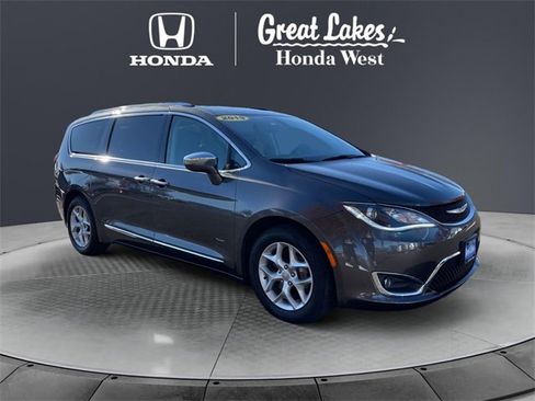 Used 2019 Chrysler Pacifica Limited image 7