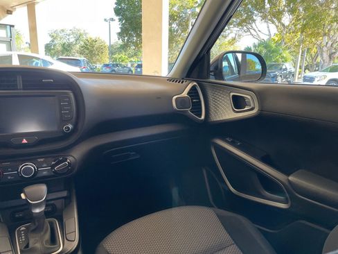 Used 2025 Kia Soul LX w/ LX Technology Package image 29