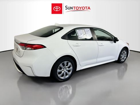 Used 2022 Toyota Corolla LE image 4