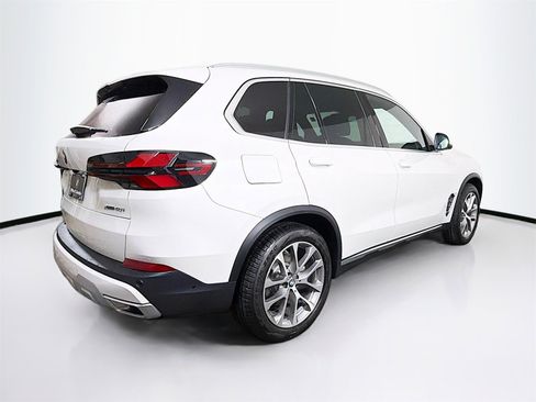 New 2026 BMW X5 xDrive40i w/ Climate Comfort Package image 7