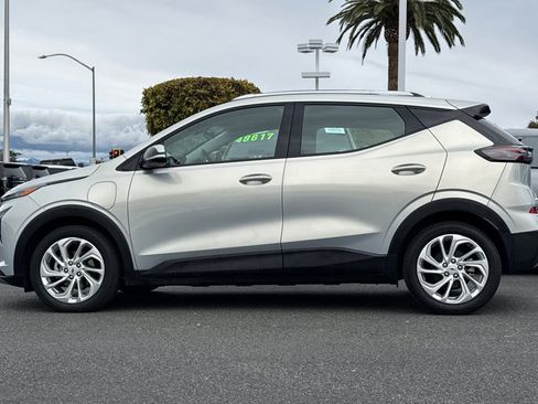 Used 2023 Chevrolet Bolt EUV LT w/ Comfort Package image 8