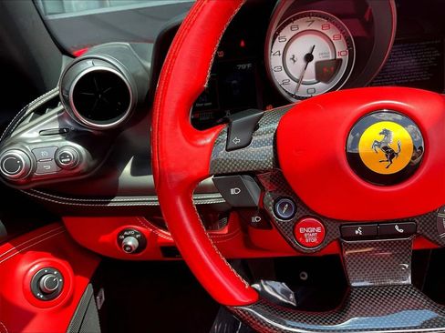 Used 2022 Ferrari F8 Tributo RWD image 10