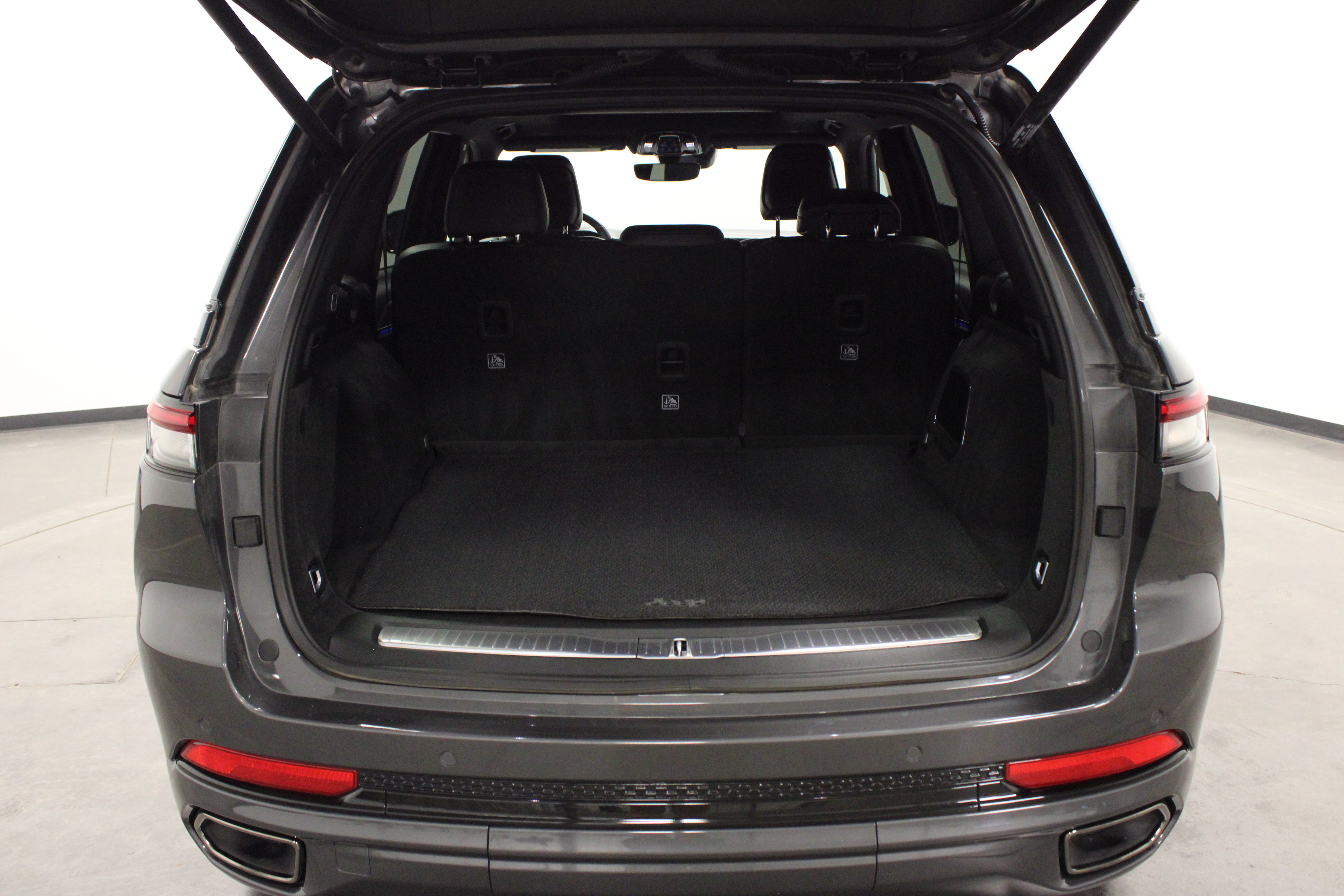 Used 2025 Jeep Grand Cherokee Summit w/ High Altitude Package AWD/4WD image 19