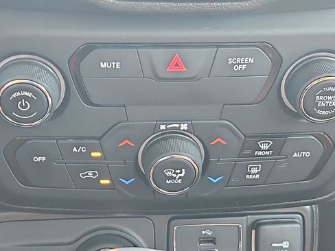 Used 2020 Jeep Renegade Trailhawk w/ Popular Equipment Group image 16