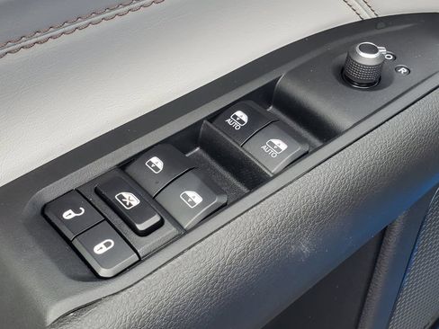 Used 2025 Jeep Compass Limited AWD/4WD image 9