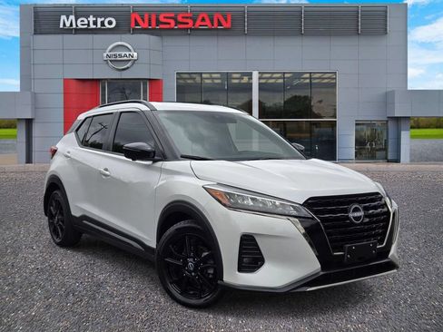 Certified 2023 Nissan Kicks SR FWD image 1