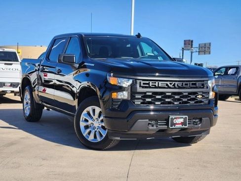Used 2024 Chevrolet Silverado 1500 Custom image 2