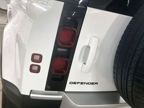 Used 2025 Land Rover Defender 110 S AWD/4WD image 33
