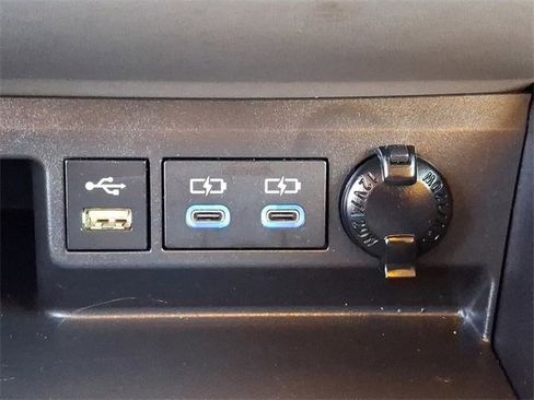 Certified 2022 Toyota Highlander LE image 28