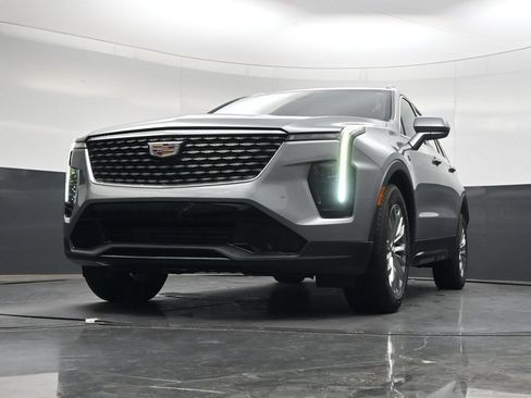 Used 2025 Cadillac XT4 Premium Luxury FWD image 40