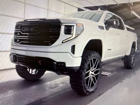 Used 2023 GMC Sierra 1500 AT4 w/ AT4 Premium Package AWD/4WD image 4