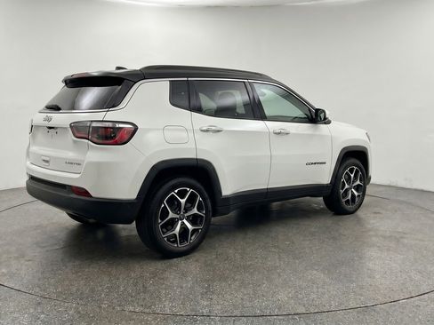 Used 2025 Jeep Compass Limited AWD/4WD image 9