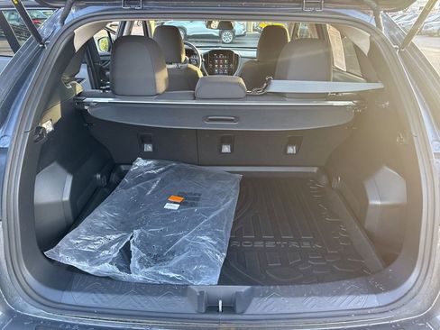 Used 2025 Subaru Crosstrek 2.0i Premium image 12