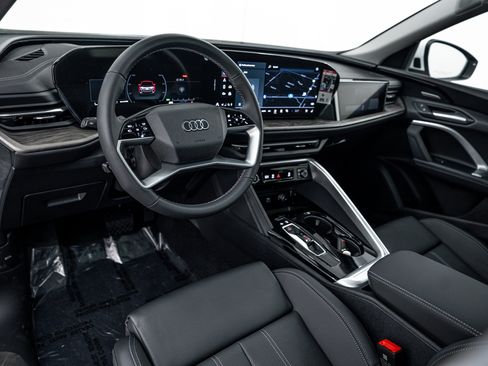 New 2025 Audi Q5 Prestige image 8
