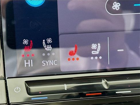 Used 2025 Volkswagen Atlas SE image 21