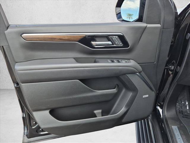 Used 2025 Chevrolet Tahoe High Country AWD/4WD image 11