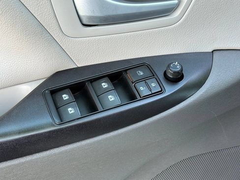 Used 2017 Toyota Sienna LE FWD image 12