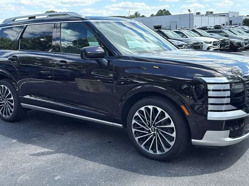 Used 2026 Hyundai Palisade Calligraphy FWD image 2