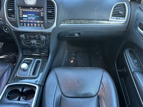 Used 2018 Chrysler 300 Limited w/ Safetytec Plus Group RWD image 29