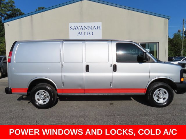 Used 2015 Chevrolet Express 2500 RWD image 2