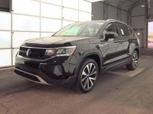 Used 2024 Volkswagen Taos SE image 5