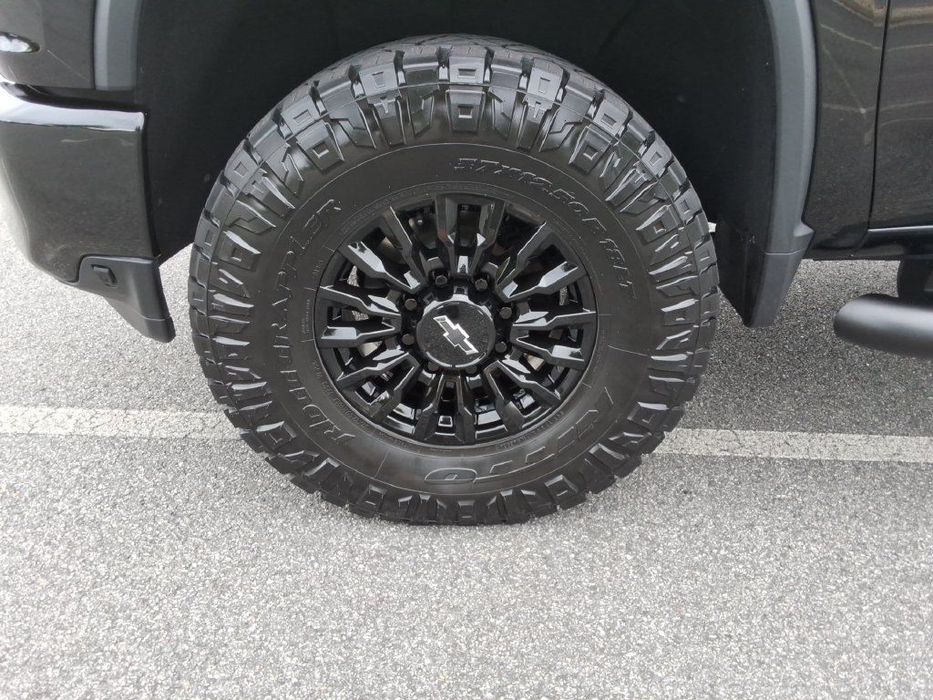 Used 2021 Chevrolet Silverado 2500 LT w/ Midnight Edition AWD/4WD image 10