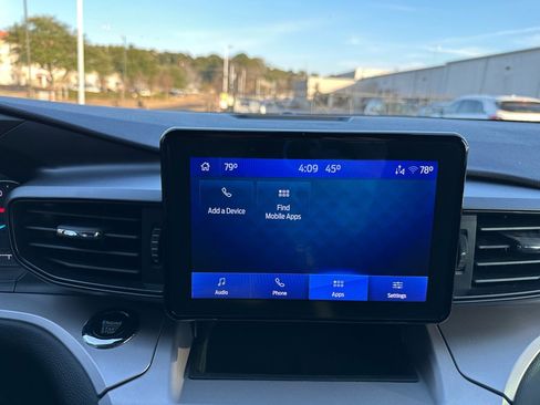 Used 2022 Ford Explorer XLT image 14