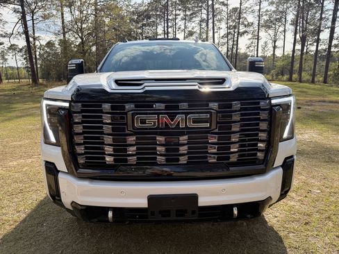 Used 2025 GMC Sierra 3500 Denali Ultimate AWD/4WD image 11
