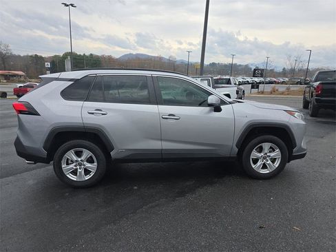 Used 2021 Toyota RAV4 XLE image 2