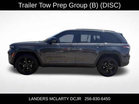 Used 2023 Jeep Grand Cherokee Altitude RWD image 7