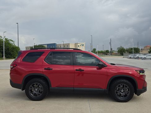 Certified 2024 Honda Pilot TrailSport image 2