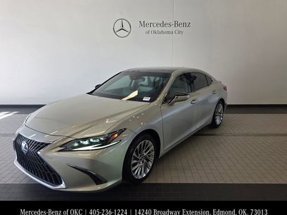 Used 2022 Lexus ES 350 Ultra Luxury w/ Accessory Package 2