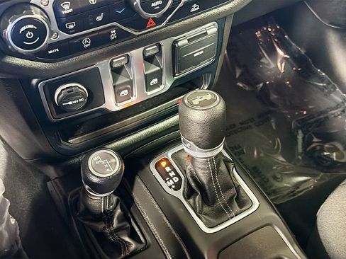 Used 2024 Jeep Wrangler Sport AWD/4WD image 17
