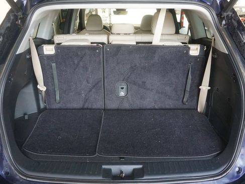 Used 2022 Toyota Highlander XLE AWD/4WD image 17